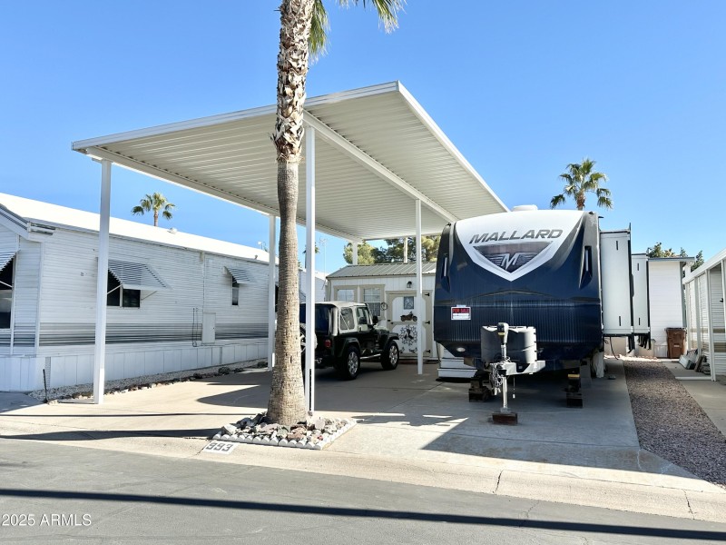 FANTASTIC CURB APPEAL