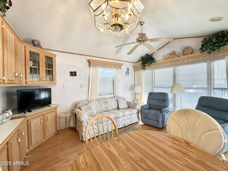 TV ENTERTAINMENT AREA