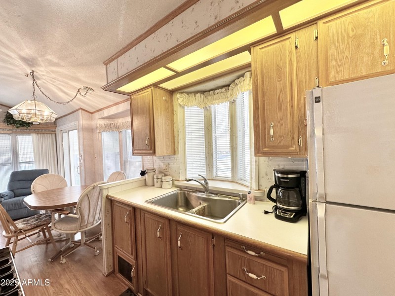 GOOD AMOUNT OF CABINETRY