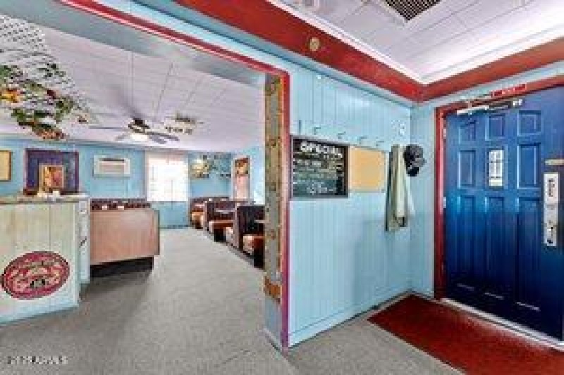 thumbnail-0194482a-a9b2-71aa-ad2d-3b9db8