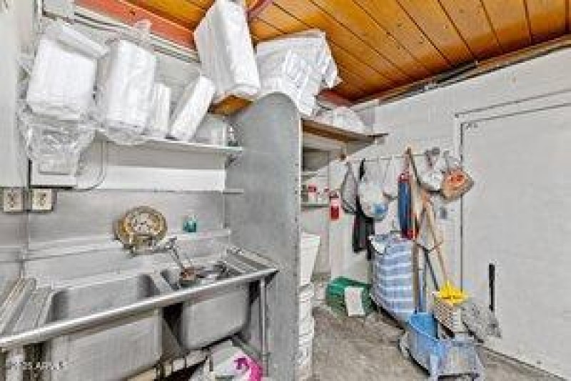 thumbnail-0194482a-a919-70c5-9d5b-687c5f