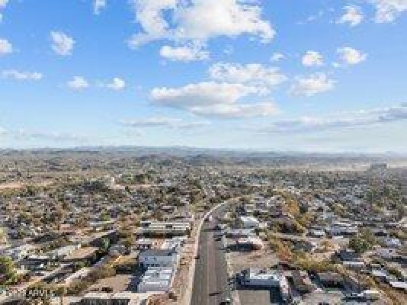 thumbnail-0194482a-a1b5-7028-8854-909bb4