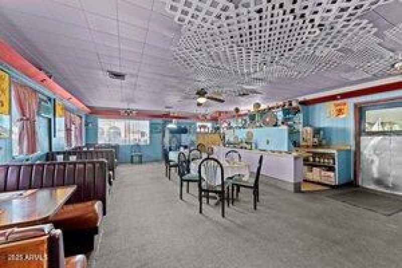 thumbnail-0194482a-a730-735c-a4b0-a83f7a