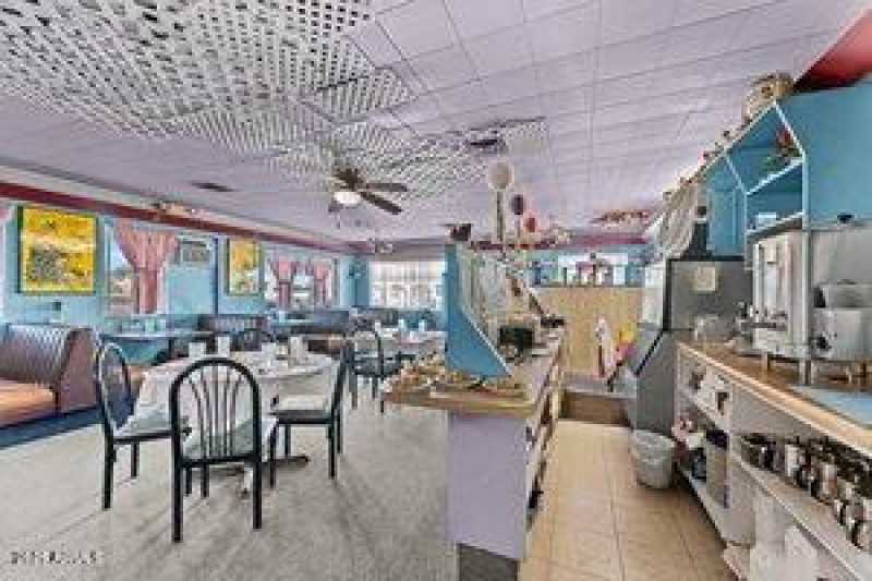 thumbnail-0194482a-a769-73ec-af87-a293d8