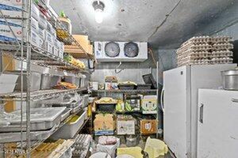 thumbnail-0194482a-a981-704a-bd81-a03190