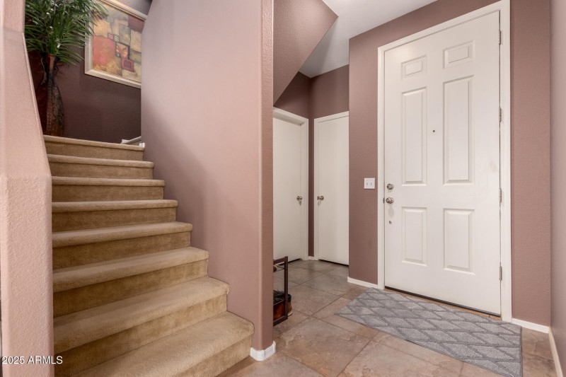 18 Entrance/Stairwell