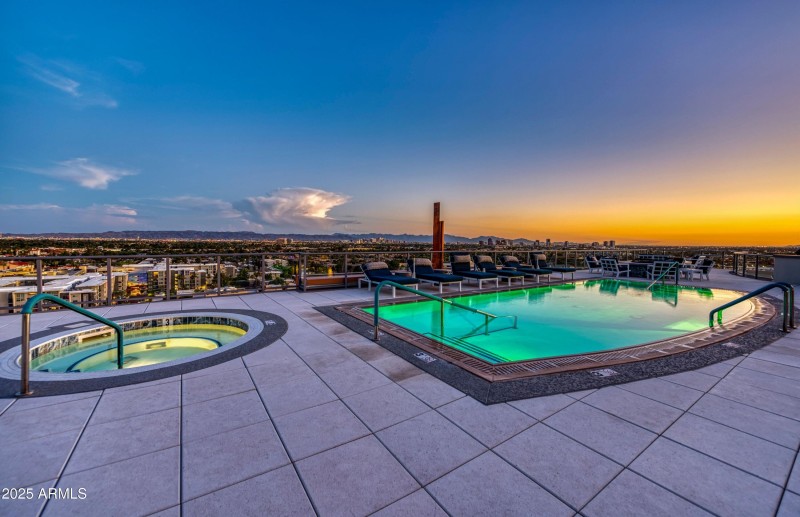 ROOFTOP POOL