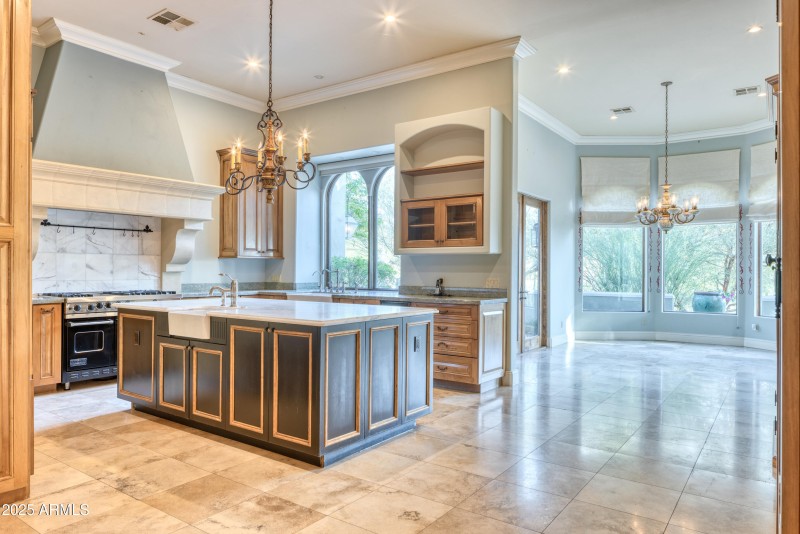 Kitchen & Breakfast Room