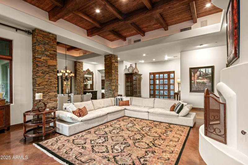 010_Open Floor Plan