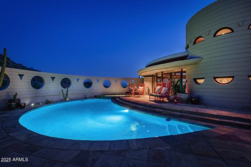Private pool area