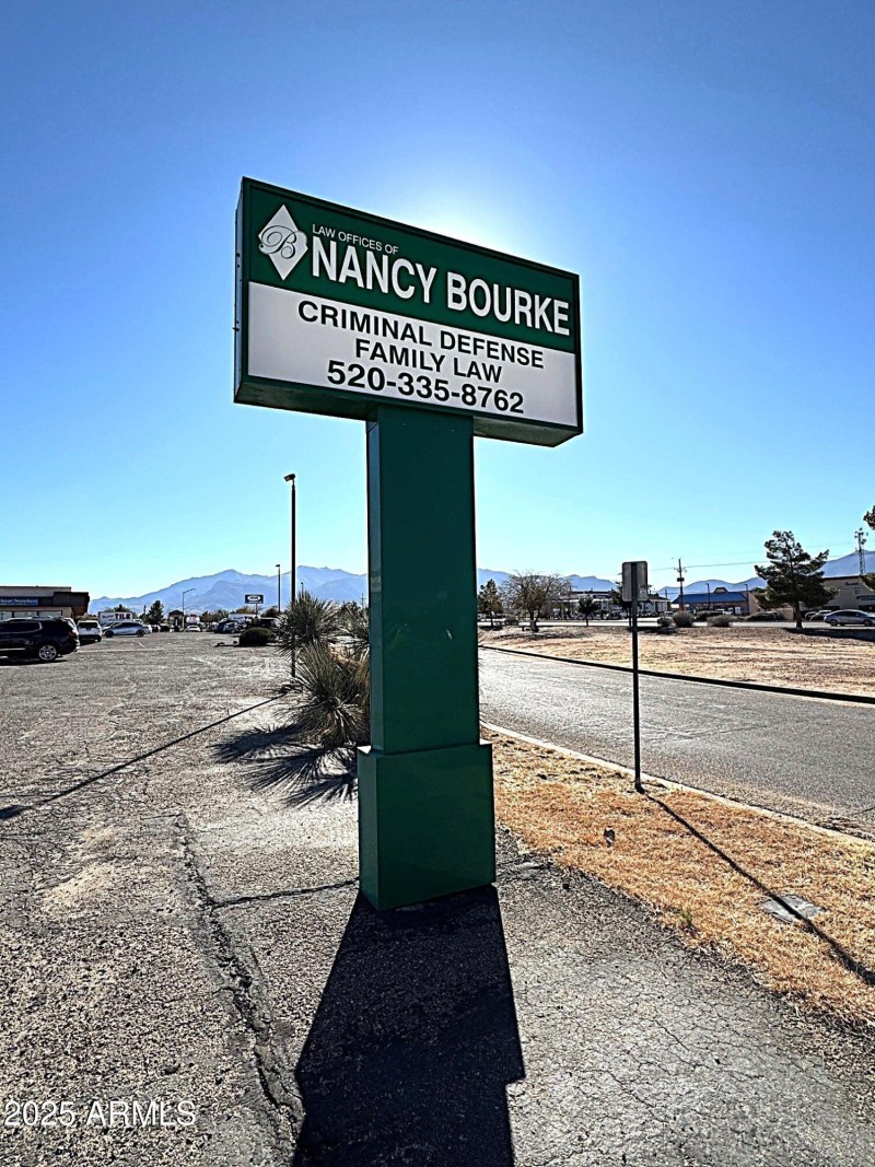 Pole/Pylon Sign