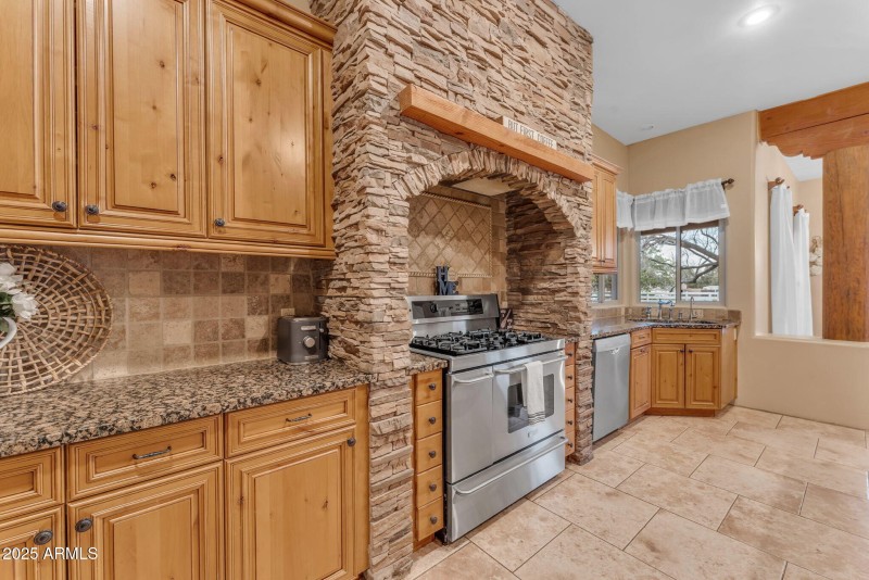 021_33-web-or-mls-33_a736237_72