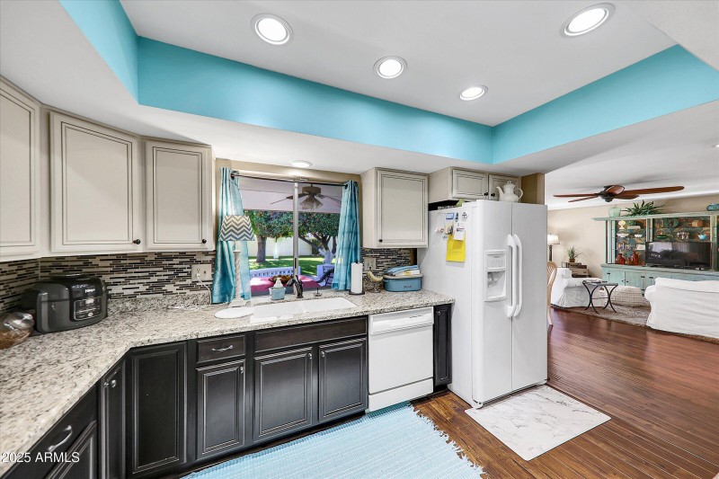 21-10825 W Caron Drive-21