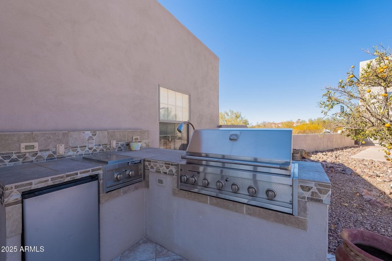 Outdoor BBQ Kitchen