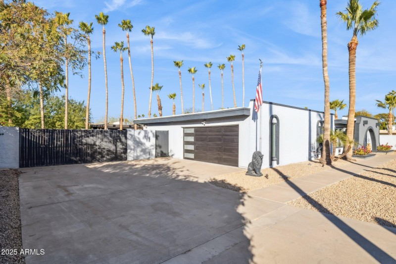 Modern Garage & RV Gate