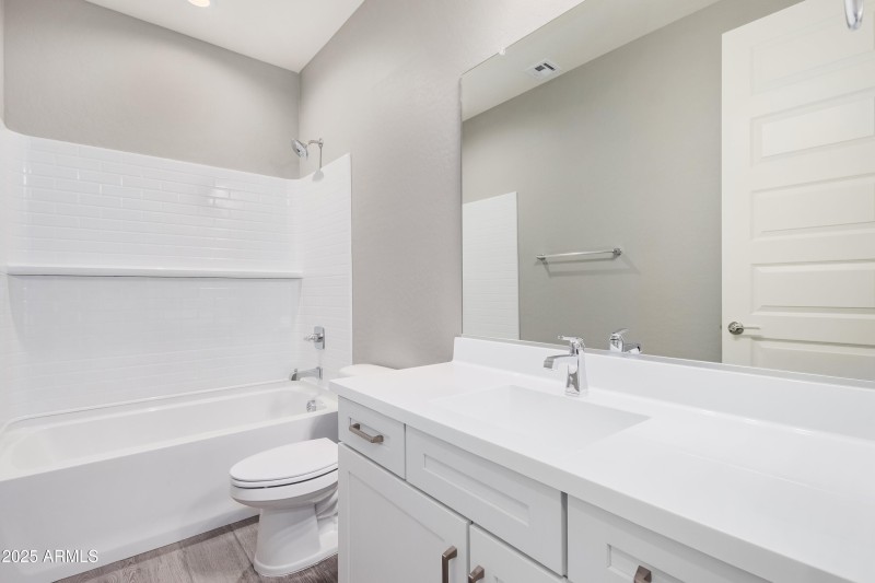 Bath 2 Tub/Shower Combo Upper Level