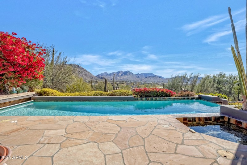 Sparking pool, spa, VIEWS