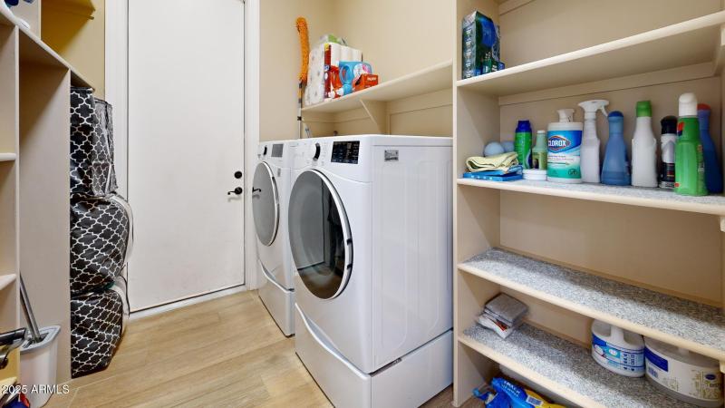 24205-N-65th-Ave-Laundry