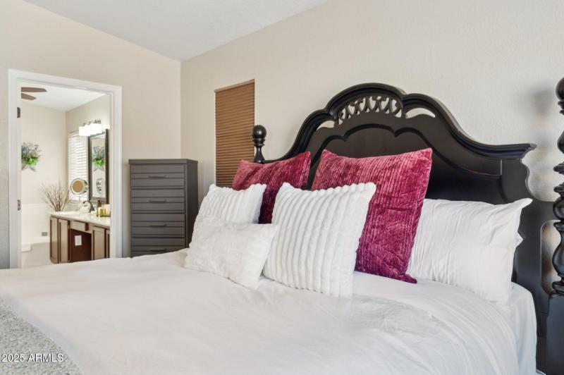 19-web-or-mls-4002-w-questa-dr