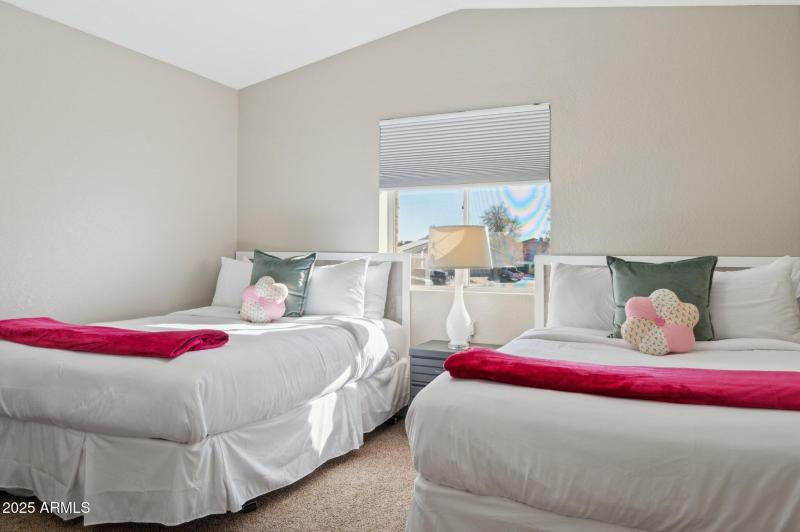 24-web-or-mls-4002-w-questa-dr