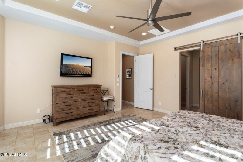 18-Master Bedroom