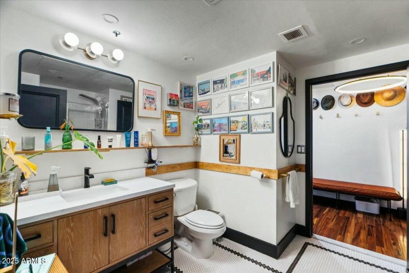 2nd Bathroom