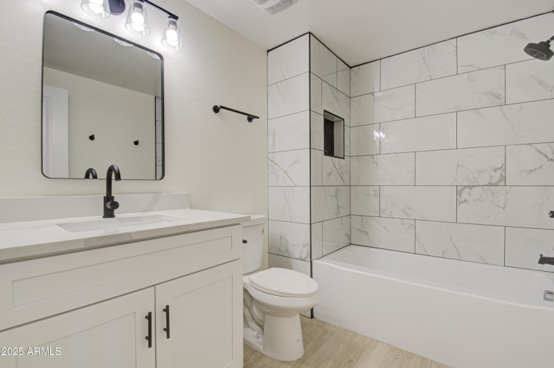 Bathroom 2-pic 2