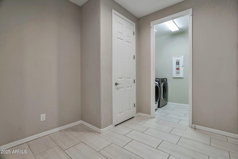 Extra room to laundry area