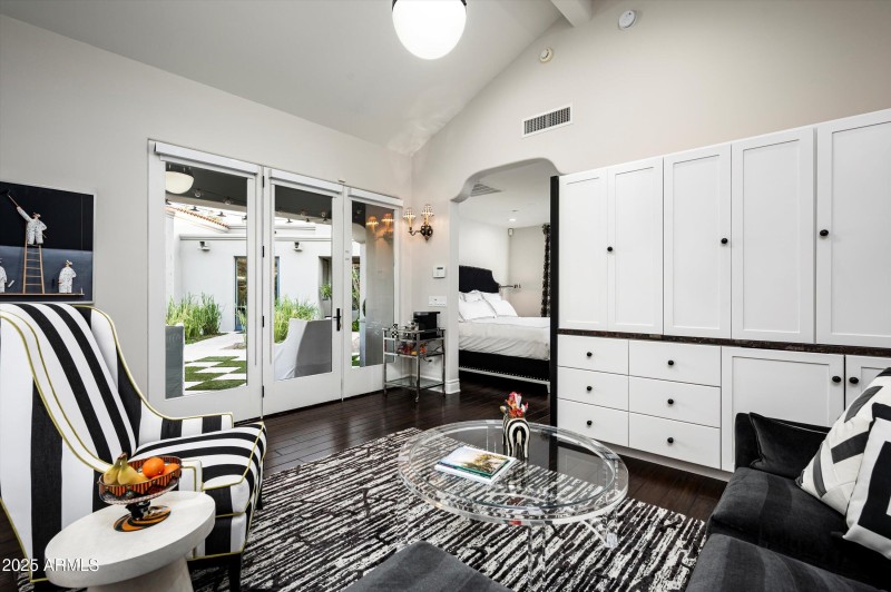 Guest House Living