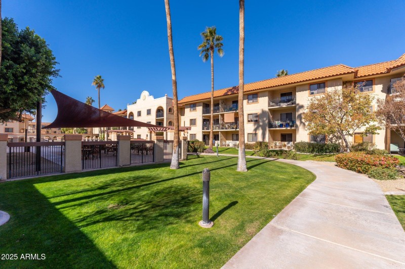 10330 W Thunderbird Blvd APT C119 - 23