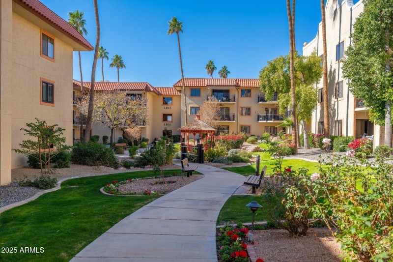 10330 W Thunderbird Blvd APT C119 - 28