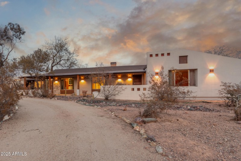 2107 N Campo Allegre Dr