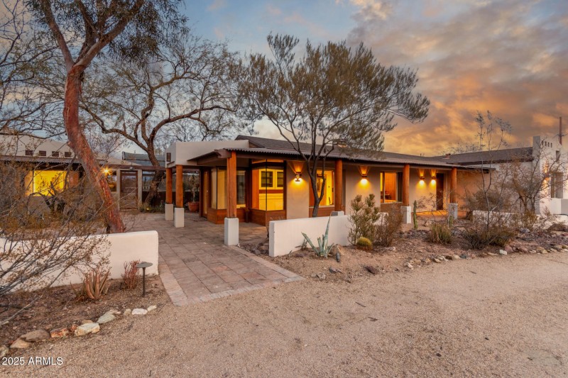 2107 N Campo Allegre Dr