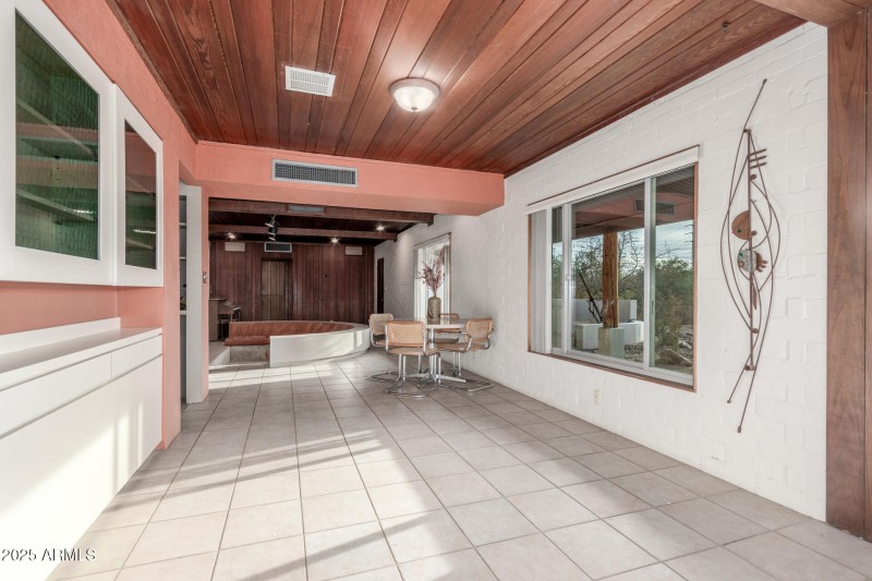 2107 N Campo Allegre Dr