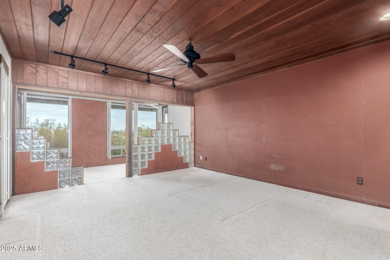 2107 N Campo Allegre Dr