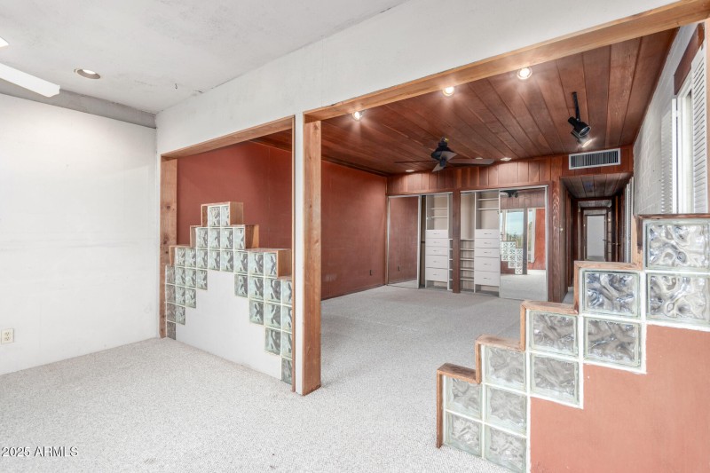 2107 N Campo Allegre Dr