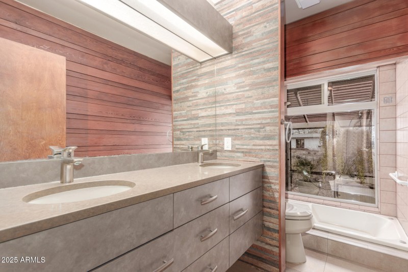 2107 N Campo Allegre Dr