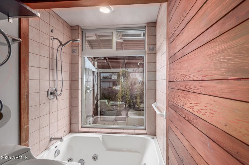 2107 N Campo Allegre Dr