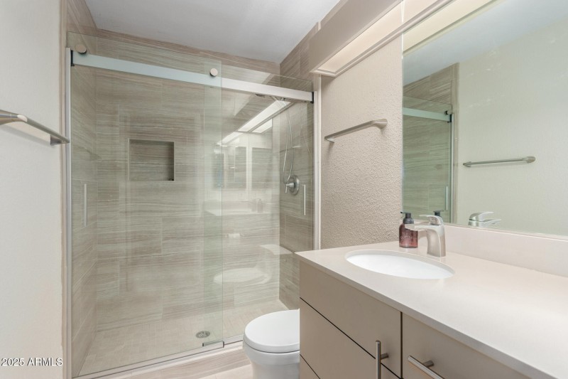 2107 N Campo Allegre Dr