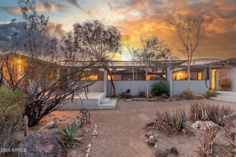 2107 N Campo Allegre Dr