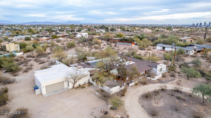 2107 N Campo Allegre Dr