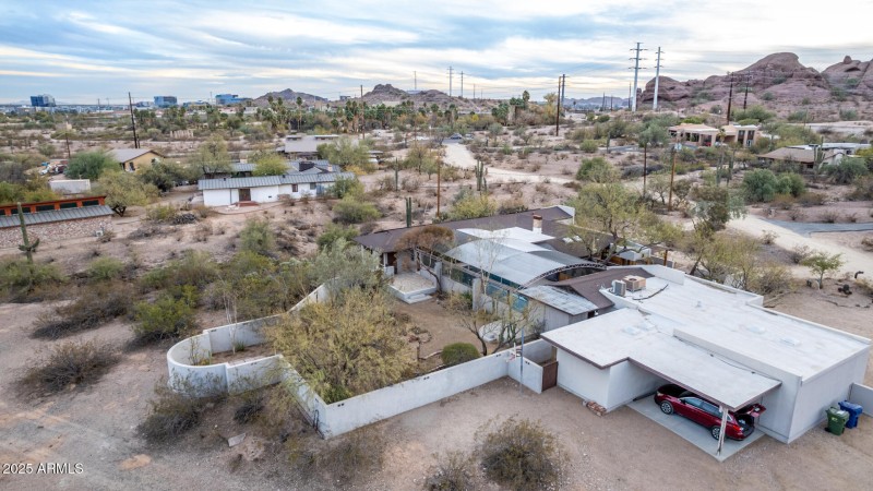 2107 N Campo Allegre Dr