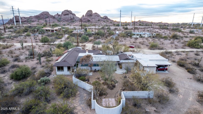 2107 N Campo Allegre Dr