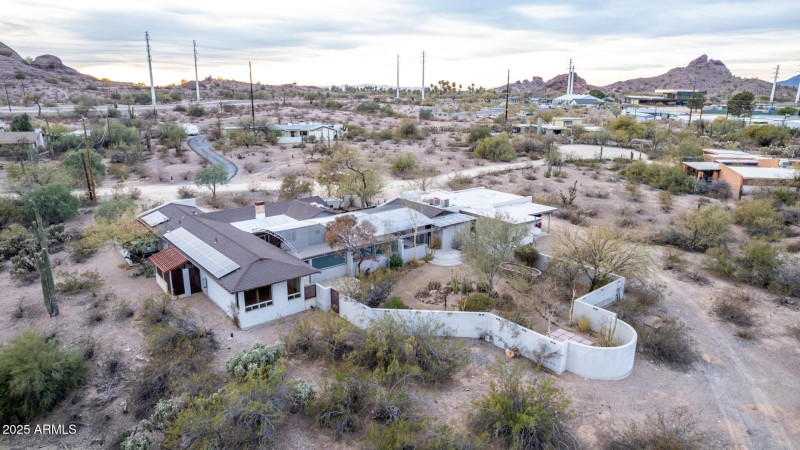 2107 N Campo Allegre Dr