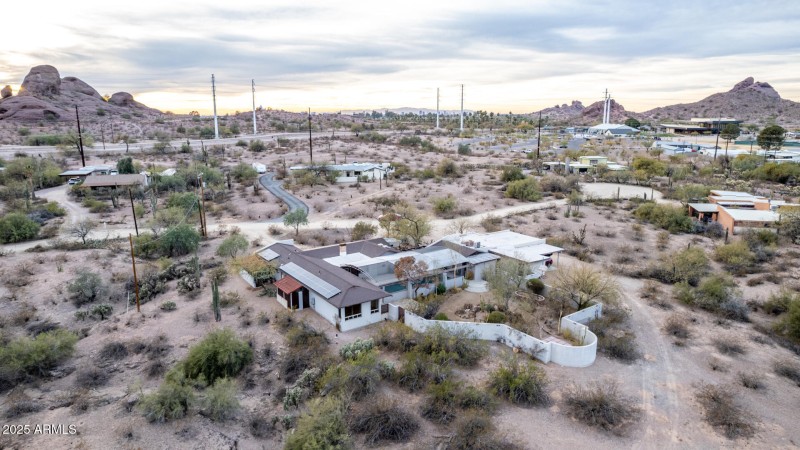 2107 N Campo Allegre Dr