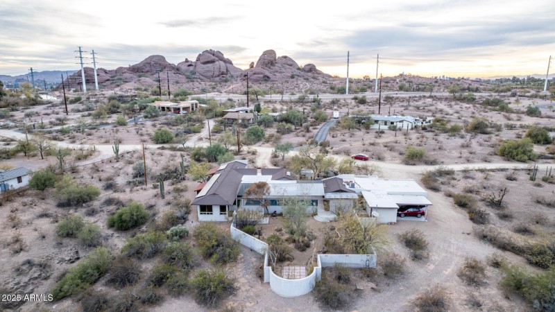 2107 N Campo Allegre Dr