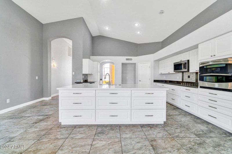 17620 W Weatherby Dr-17