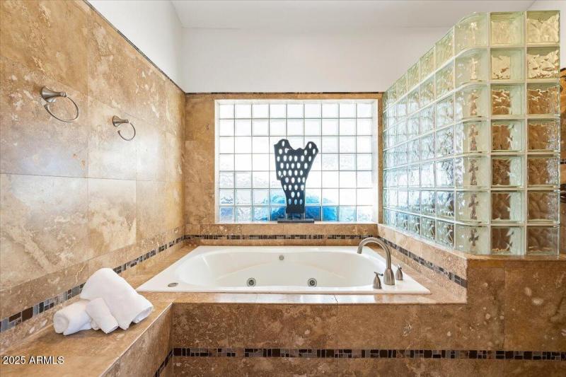 35-28_AustinDSC01058