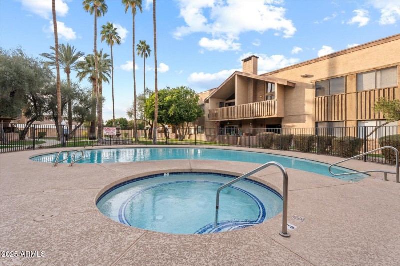 Community Pool & Spa