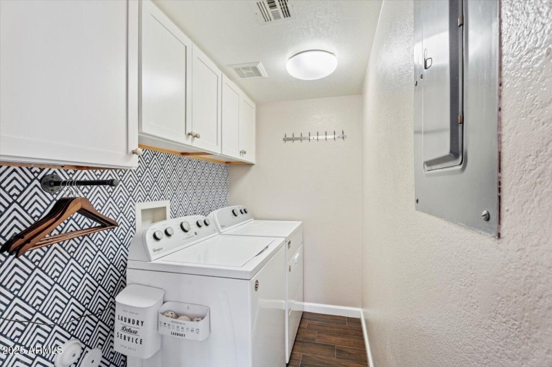 Super Cute Laundry Room
